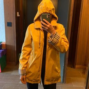 Burberry waterproof rain jacket coat